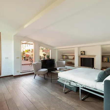Bright And Comfy Terraced In Trastevere * Rom
