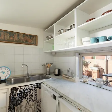 Apartment Bright And Comfy Terraced In Trastevere Rom